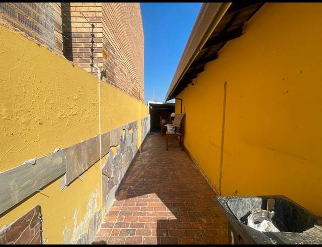 4 BEDROOM HOUSE FOR SALE IN LENASIA SOUTH
